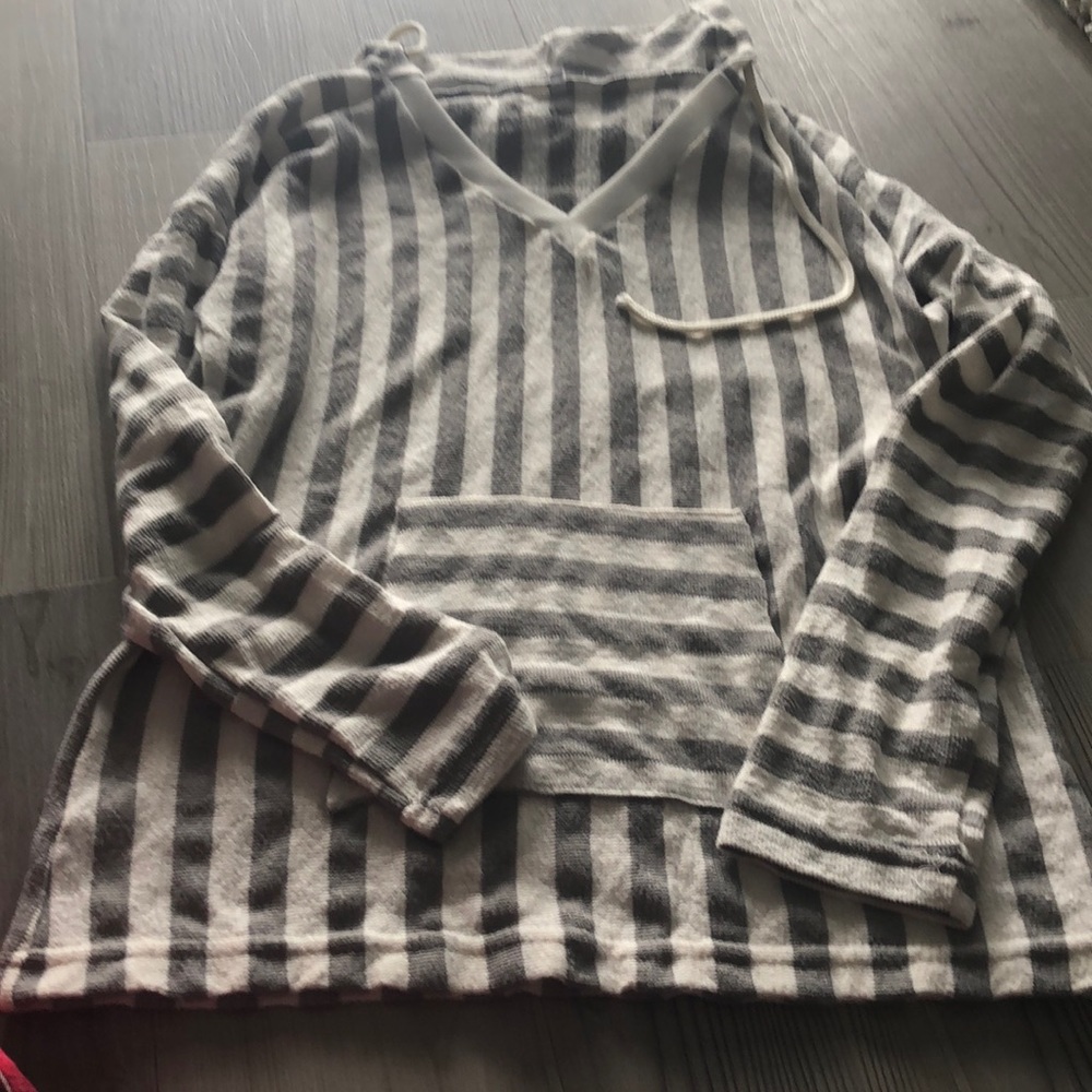 Comply stripped top.